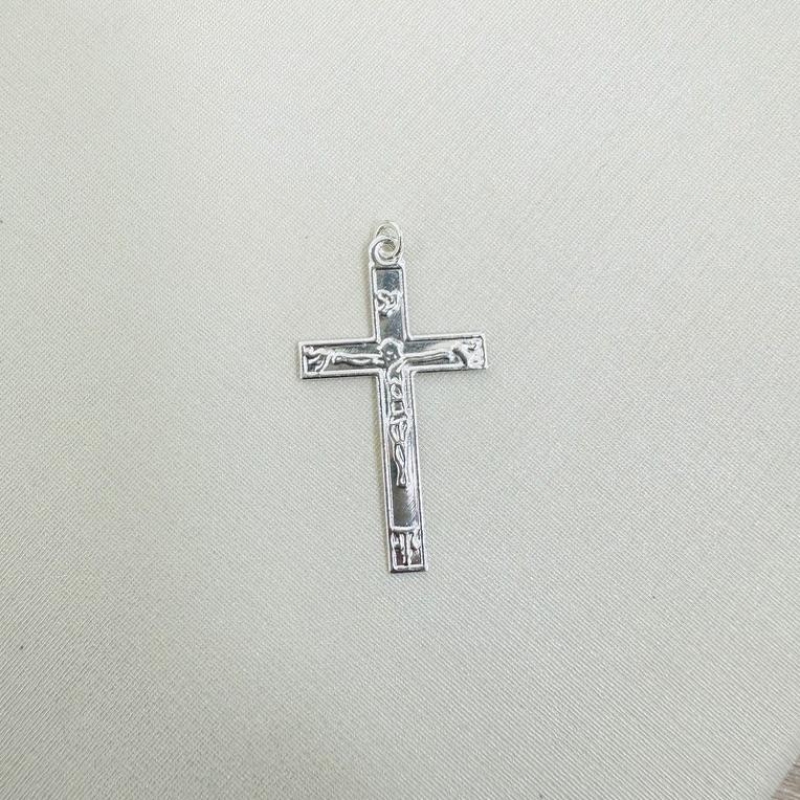 Pingente crucifixo com cristo prata