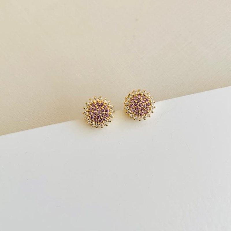 Brinco circulo cravejado lilas e cristais