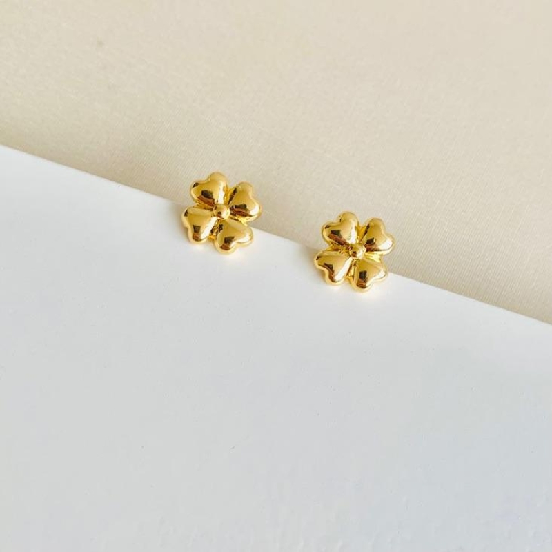 Brinco flor 4 folhas liso