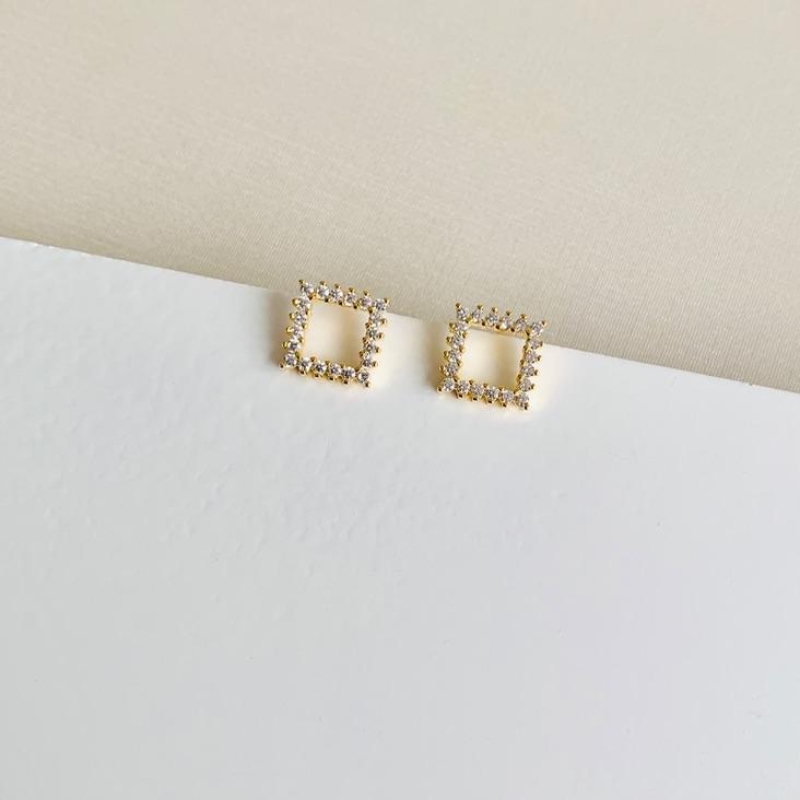 Brinco quadrado cravejado