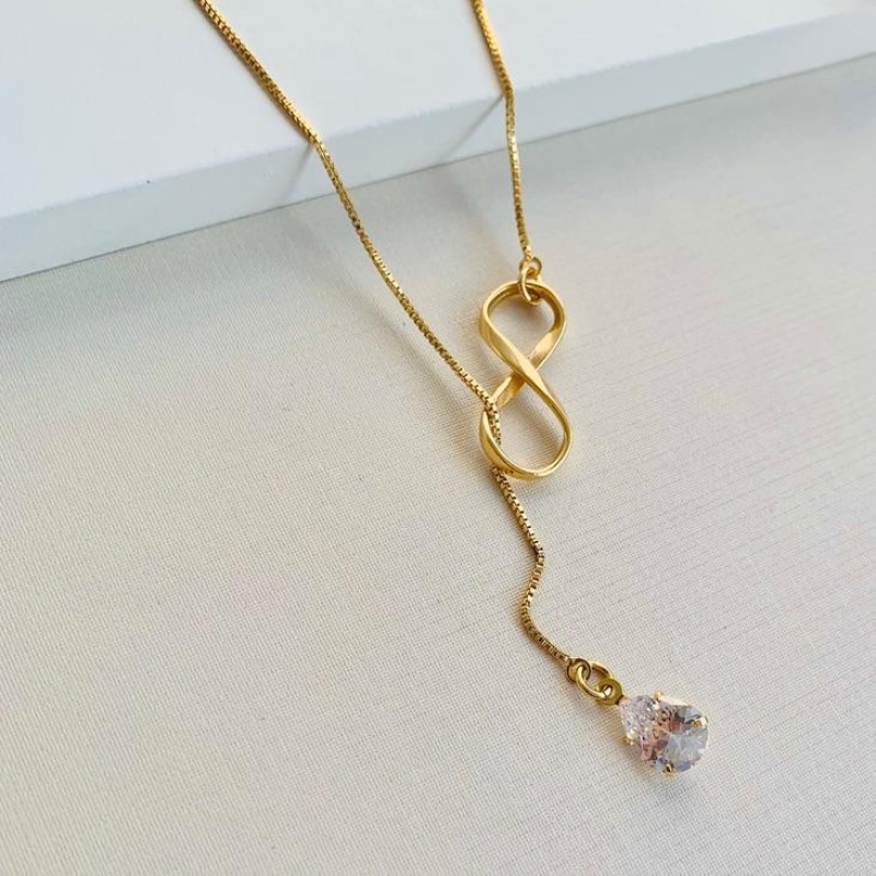 Colar gravatinha infinito com gota de zirconia