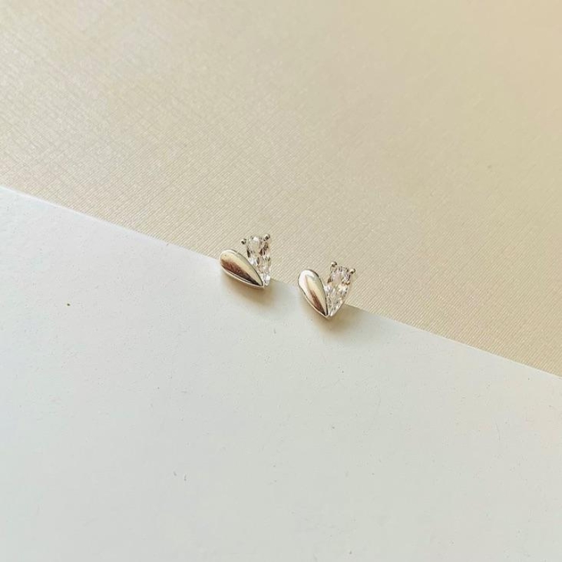 Brinco coração metade liso metade zirconia
