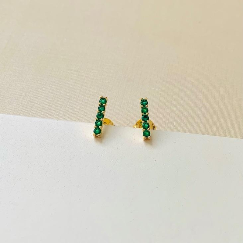 Brinco fio 5 zirconias verde