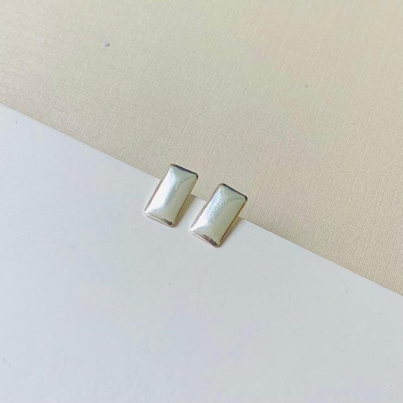 Brinco Retangulo Liso Banho em Prata