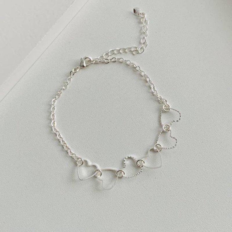 Pulseira corações vazados