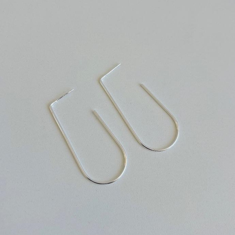 Brinco argola em U