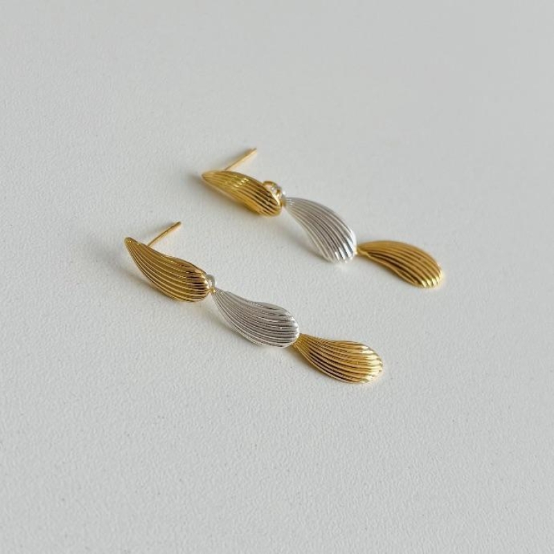 Brinco luxo 3 folhas dois banhos