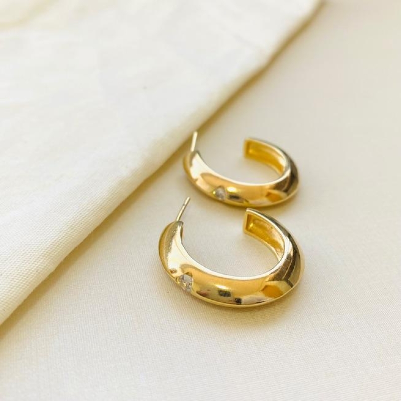 Argola grossa com zirconia