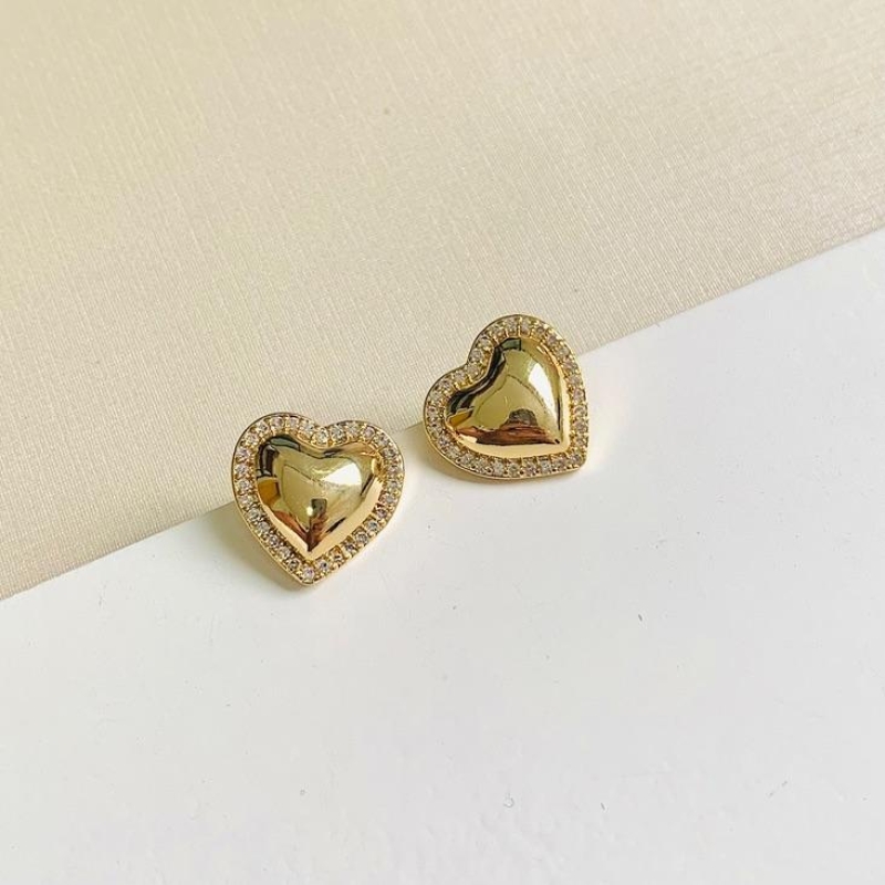 Brinco luxo coração cravejado em volta