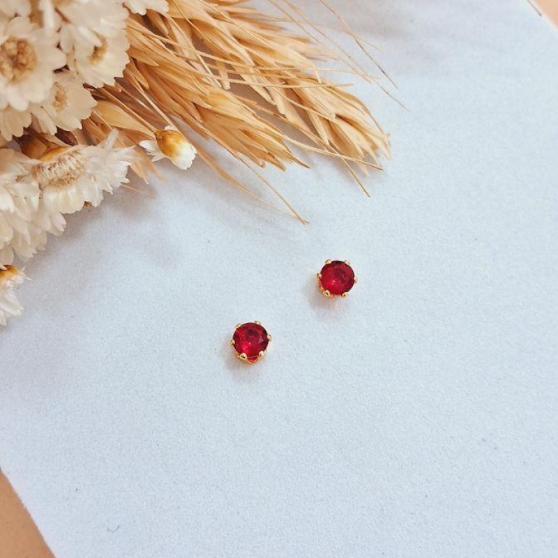 Brinco ponto de luz vermelho m