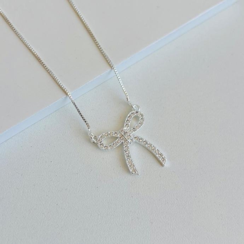 Colar laço cravejada