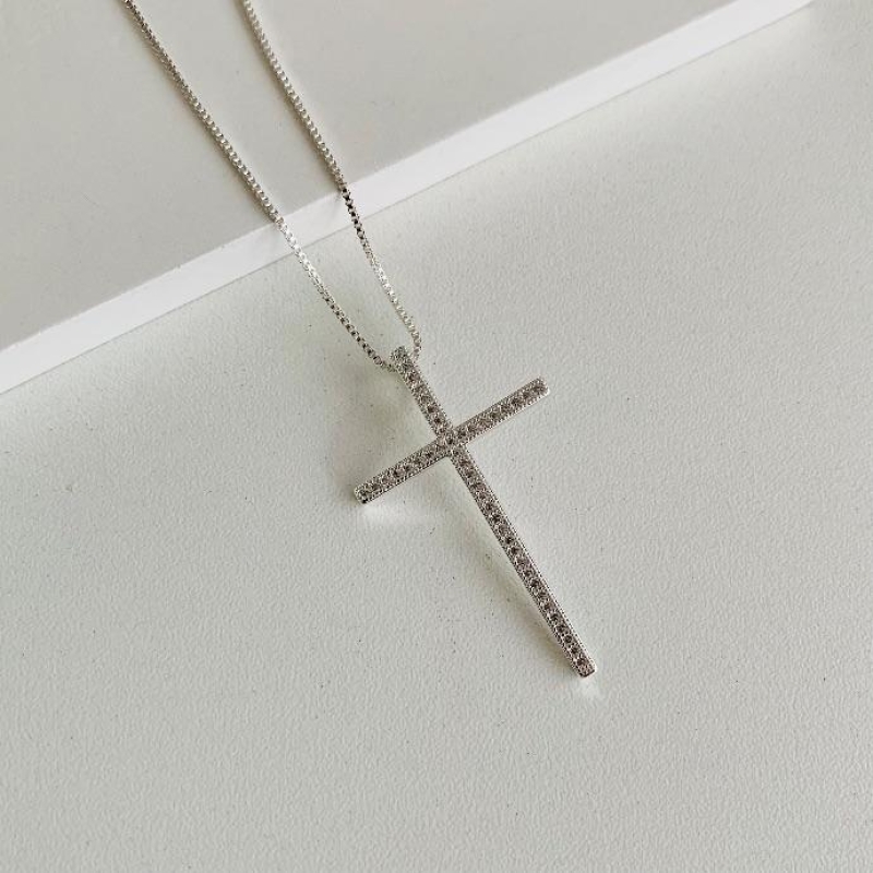 Colar lux cruz cravejada