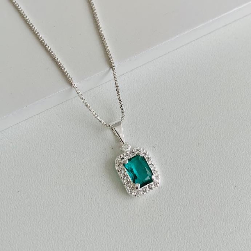 Colar zirconia quadrada com cravejado verde