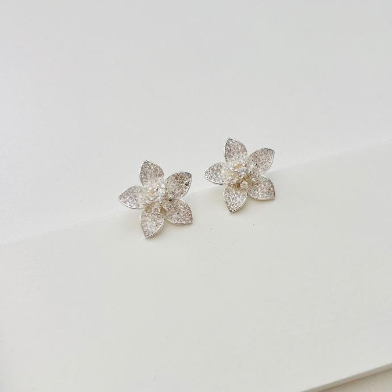 Brinco flor de luz cravejada