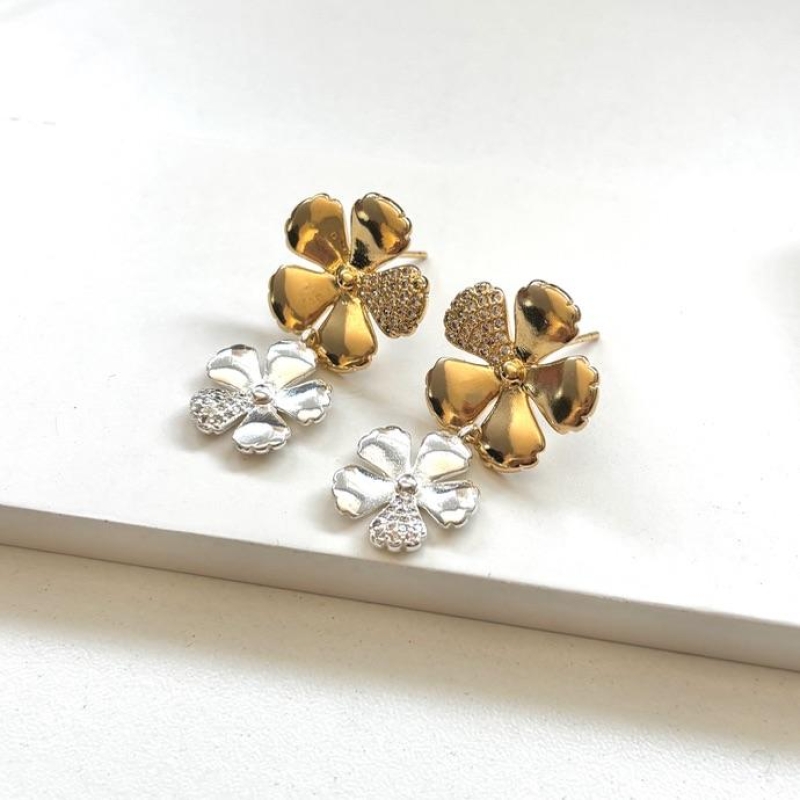 Brinco luxo duas flores