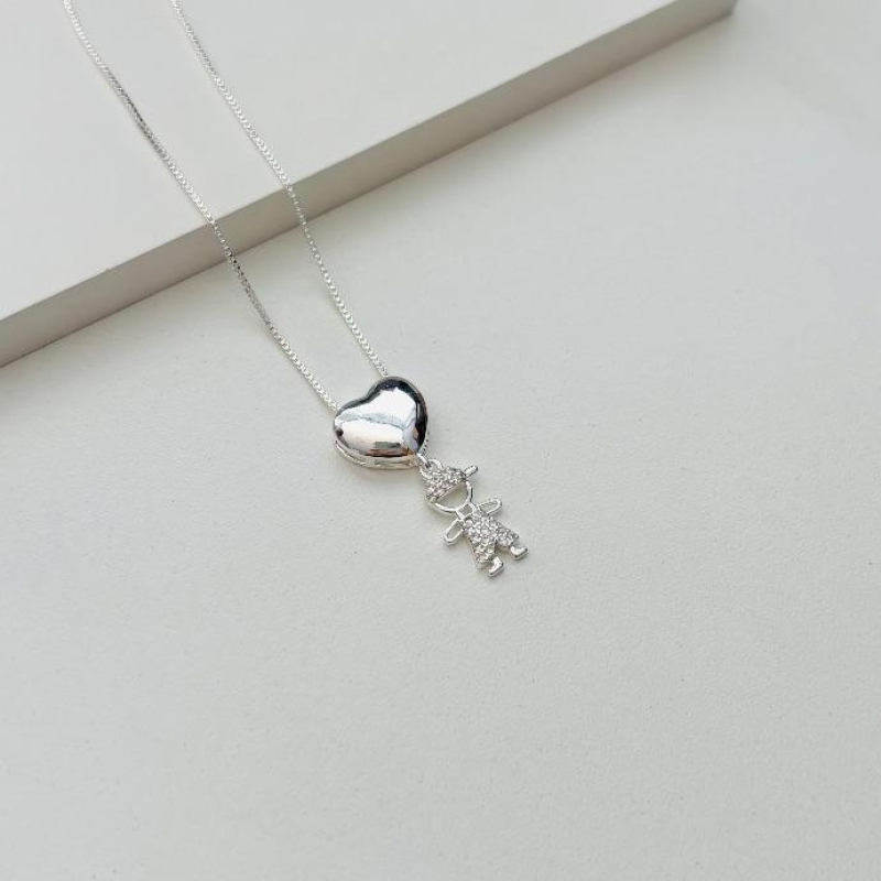 Colar coração grande com menininho