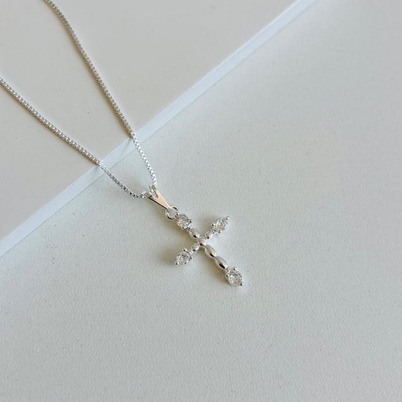 Colar cruz 4 zirconias