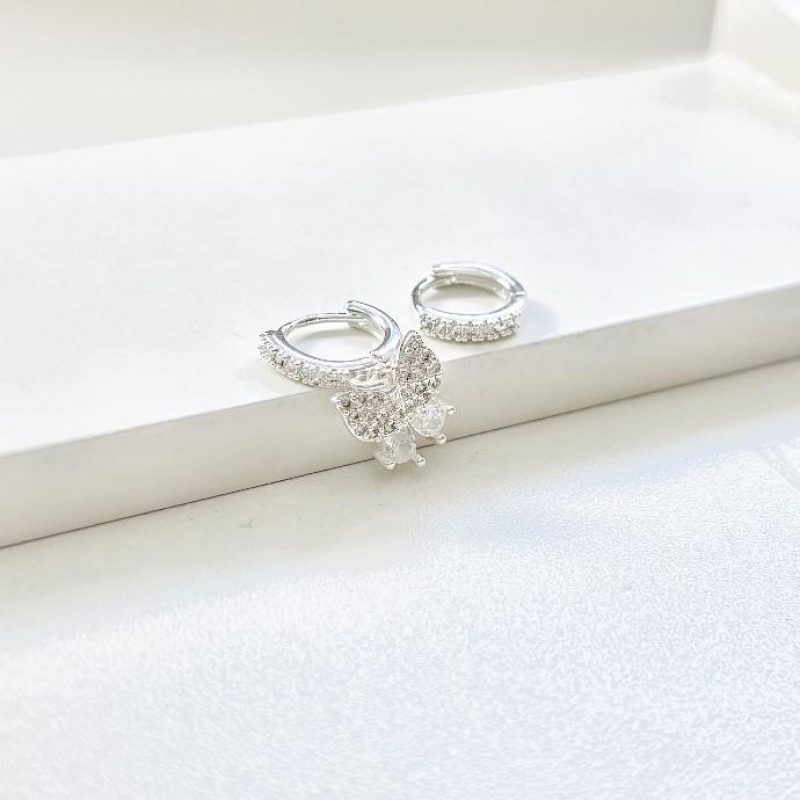 Dupla argolinha borboleta cravejada