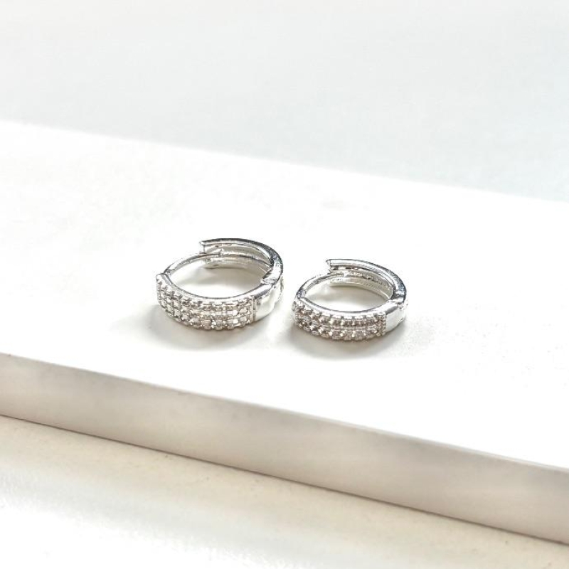 Dupla argolinha sofisticada cravejada