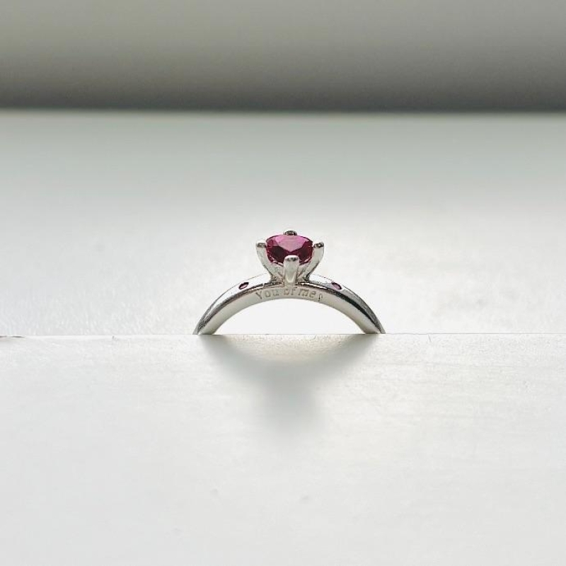 Anel zirconia coração vermelho com 