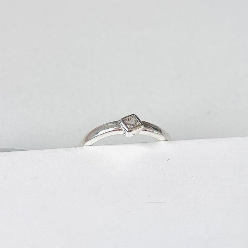 Anel zirconia quadrada