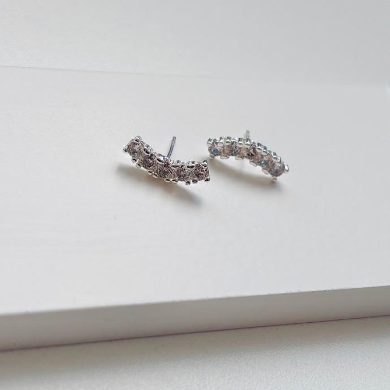 Brinco ear cuff 5 zircônias