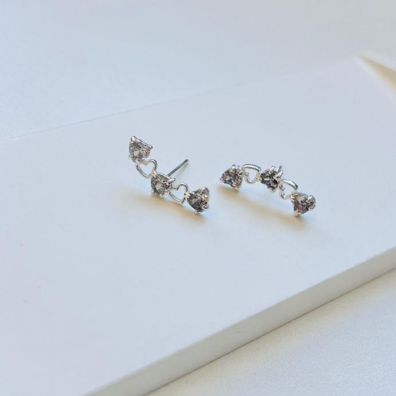 Brinco ear cuff coraçoes zirconias
