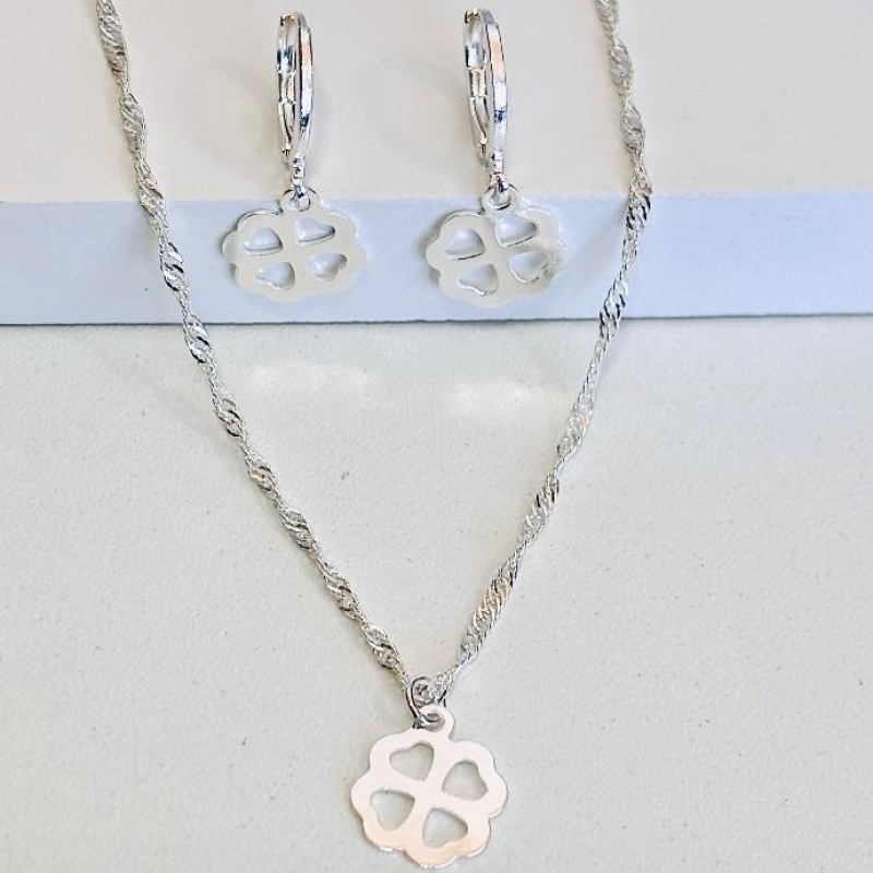 Conjunto trevo vazadinho prata