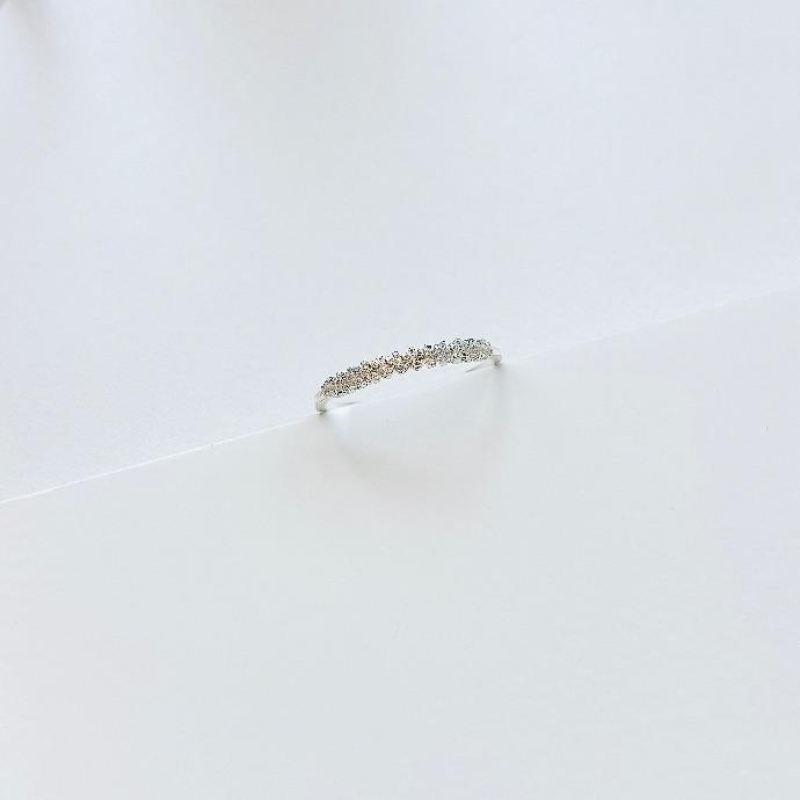 Anel aparador 7 zirconias