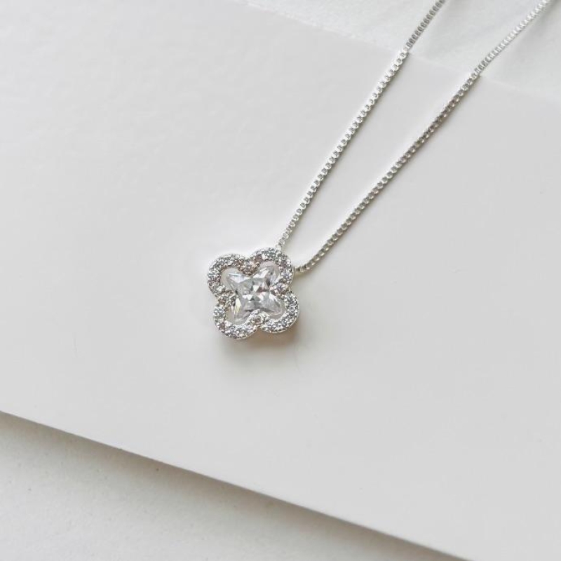 Colar lux trevo em zirconia