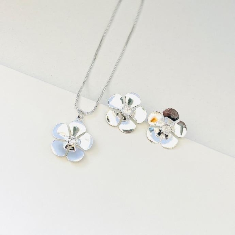 Conjunto flor delicada com ponto de luz