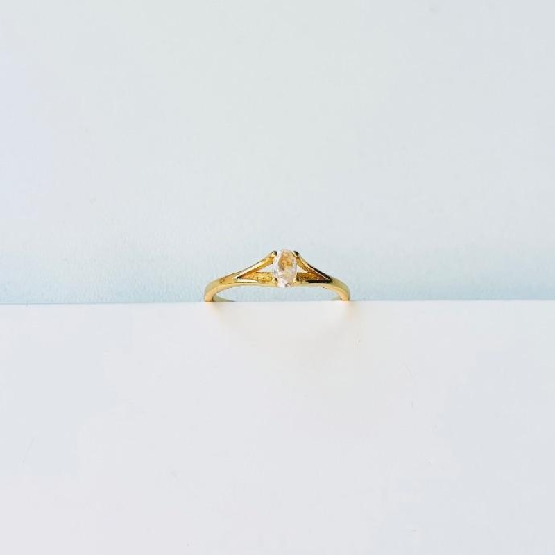 Anel solitario oval minimalista