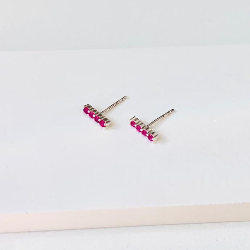 Brinco fio 4 zirconias rosa