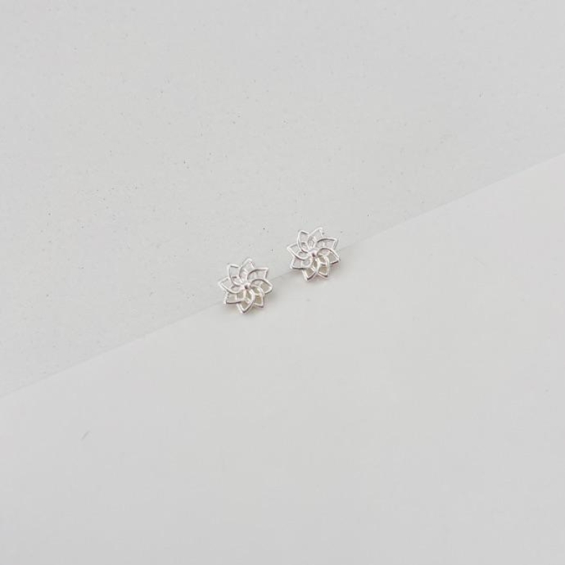 Brinco flor lisa
