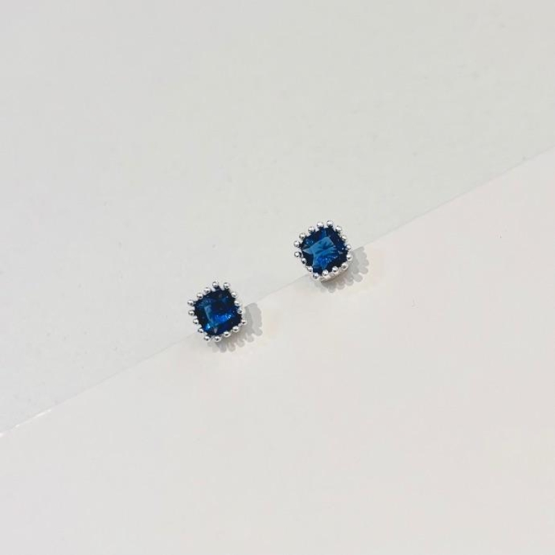 Brinco zirconia azul quadrada pequena