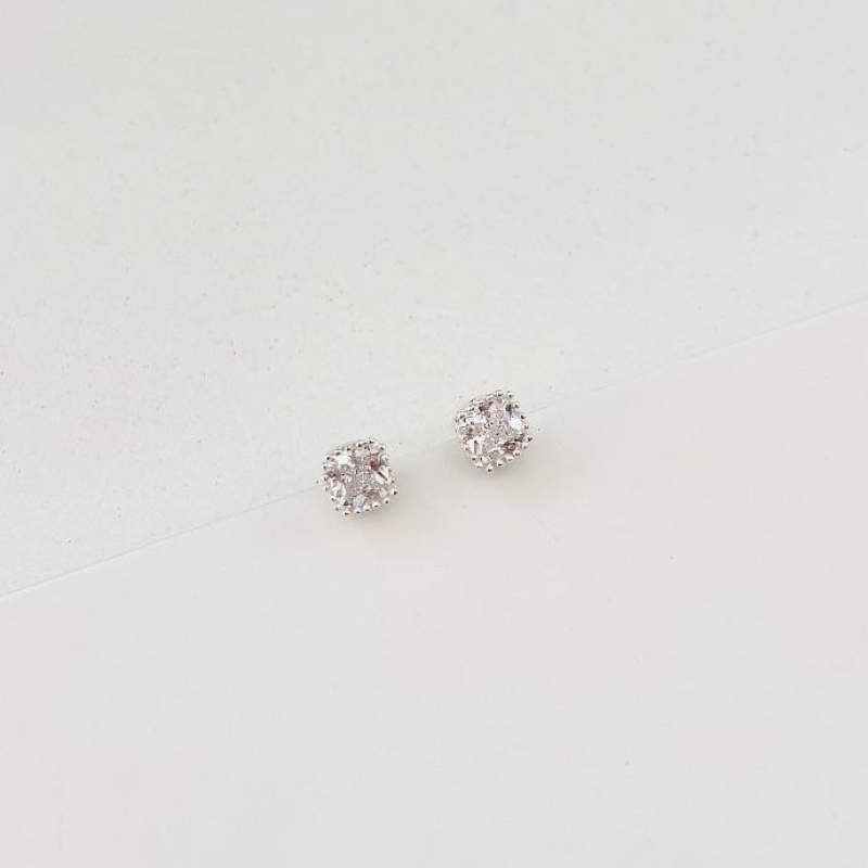 Brinco zirconia quadrada