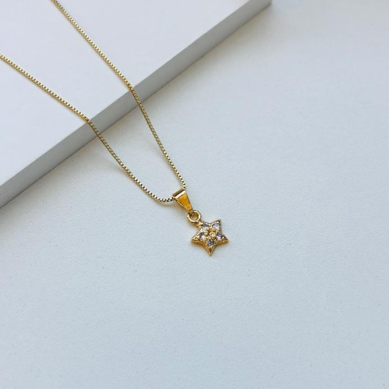 Colar estrelinha cravejada