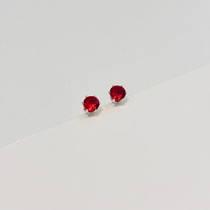 Brinco ponto de luz vermelho g
