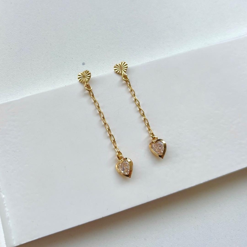 Brinco coração zirconia em fio corrente