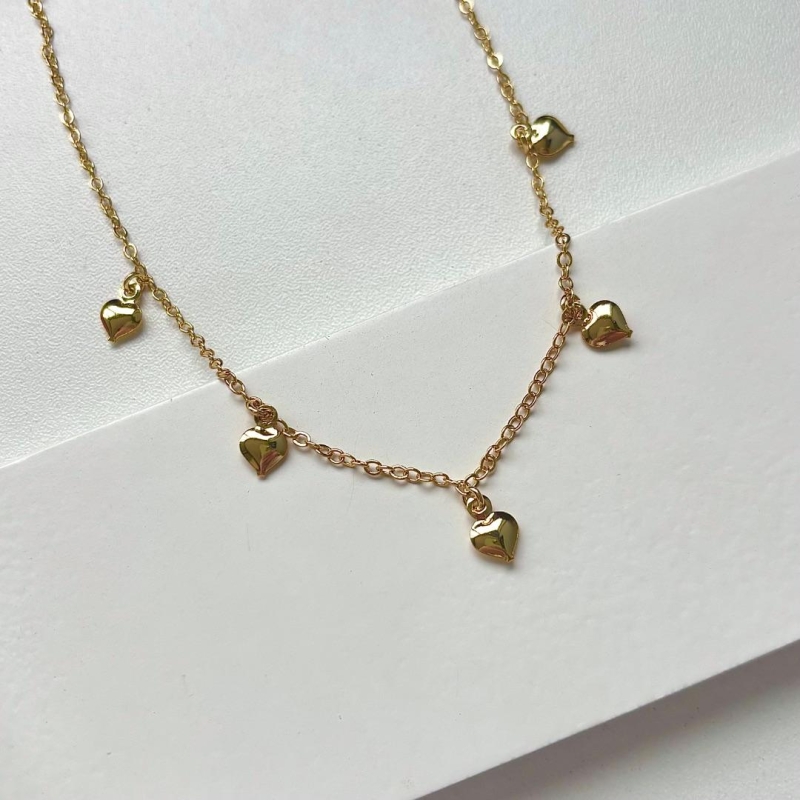 Choker cinco coraçõezinhos lisos