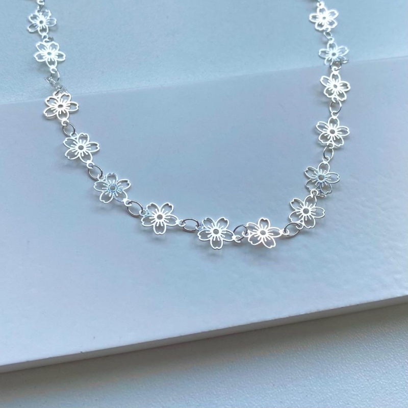 Choker florzinhas vazadas