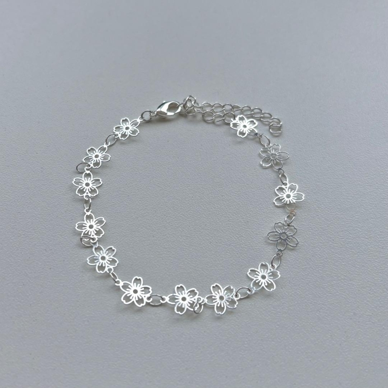 Pulseira florzinhas vazadas