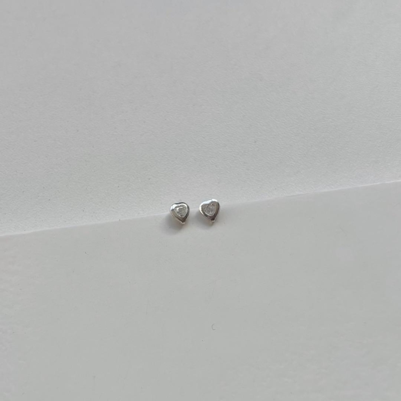 Brinco coraçãozinho zirconia