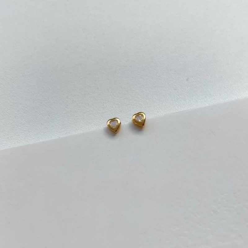 Brinco coraçãozinho zirconia- tarraxa baby