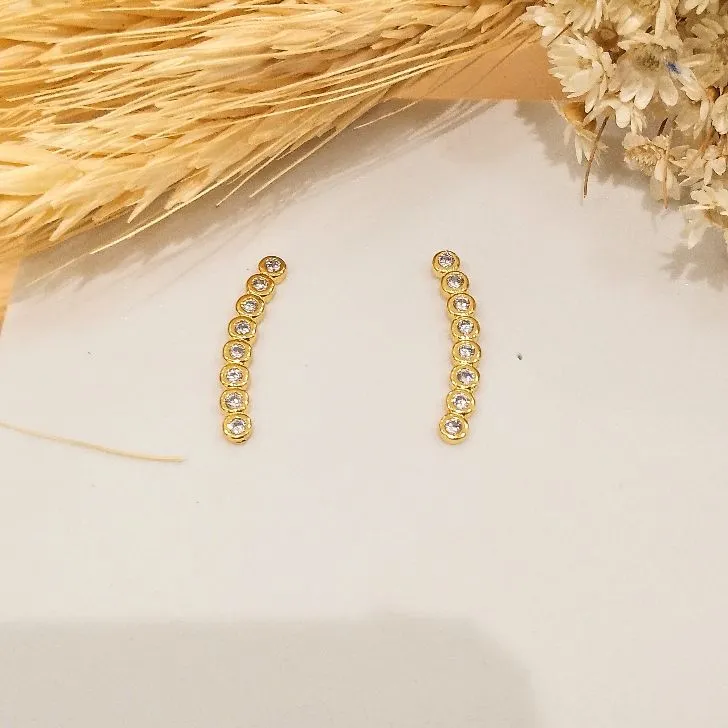 Brinco ear cuff com fileira de 8 zircônias