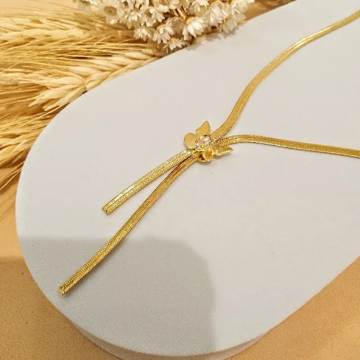 Colar fita gravatinha com borboleta