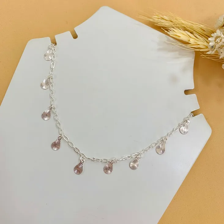 Choker com detalhes em gota diamantada