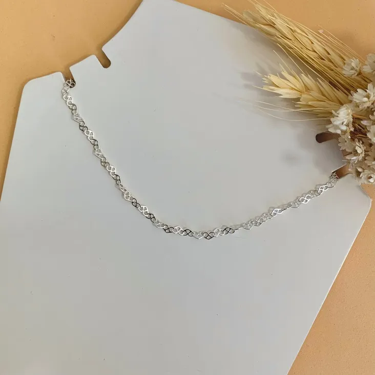 Choker corações com 3 detalhes vazados