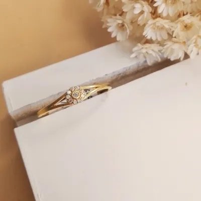 Anel flor delicada micro zircônia