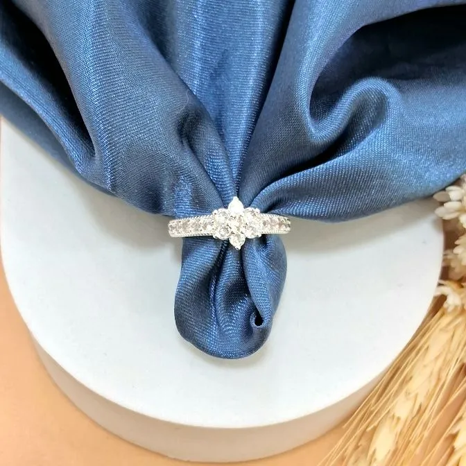 Anel flor zirconias